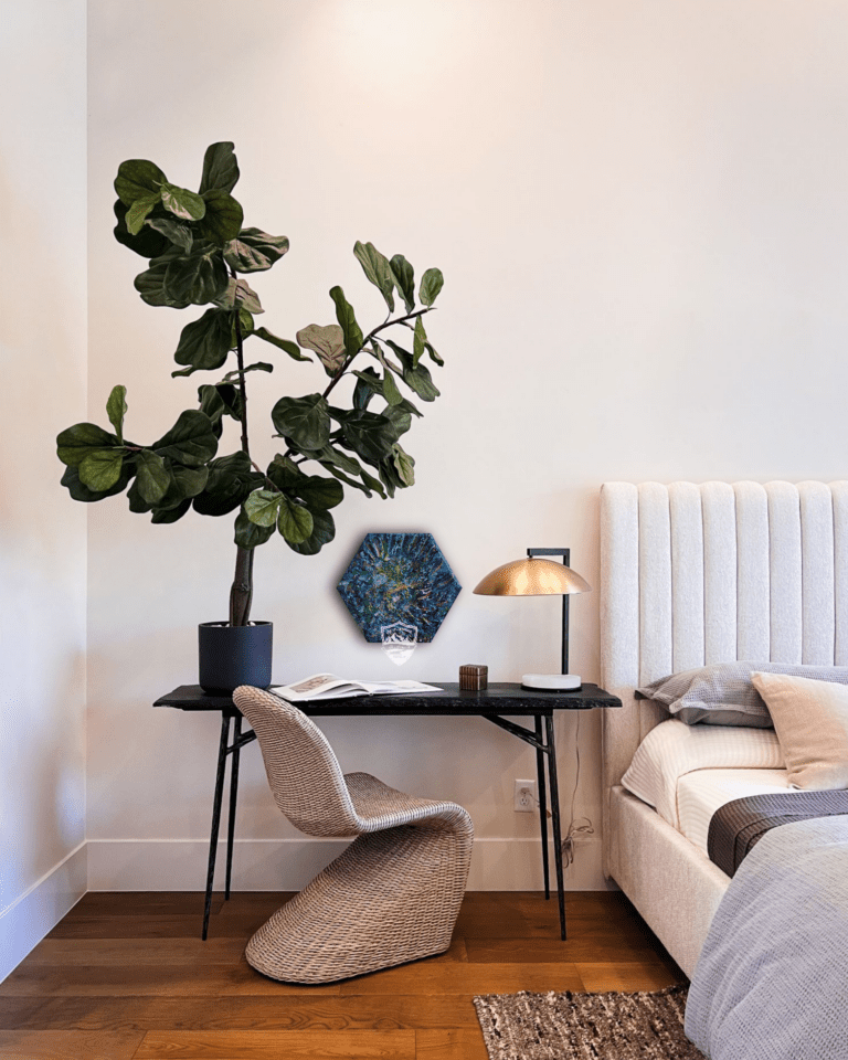 Картина «Осколок Атлантиды», 2022 год, диаметр 20 см. Автор Ирина Бабина 