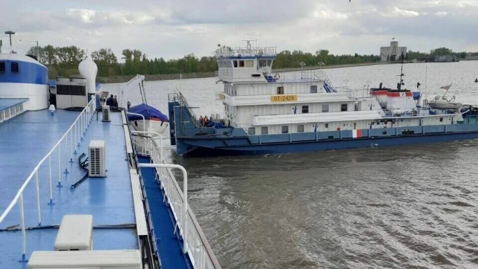     Теплоход «Илья Муромец» вытащили с мели на Волге в Городце. Об этом докладывает пресс-служба приволжской транспортной прокуратуры.