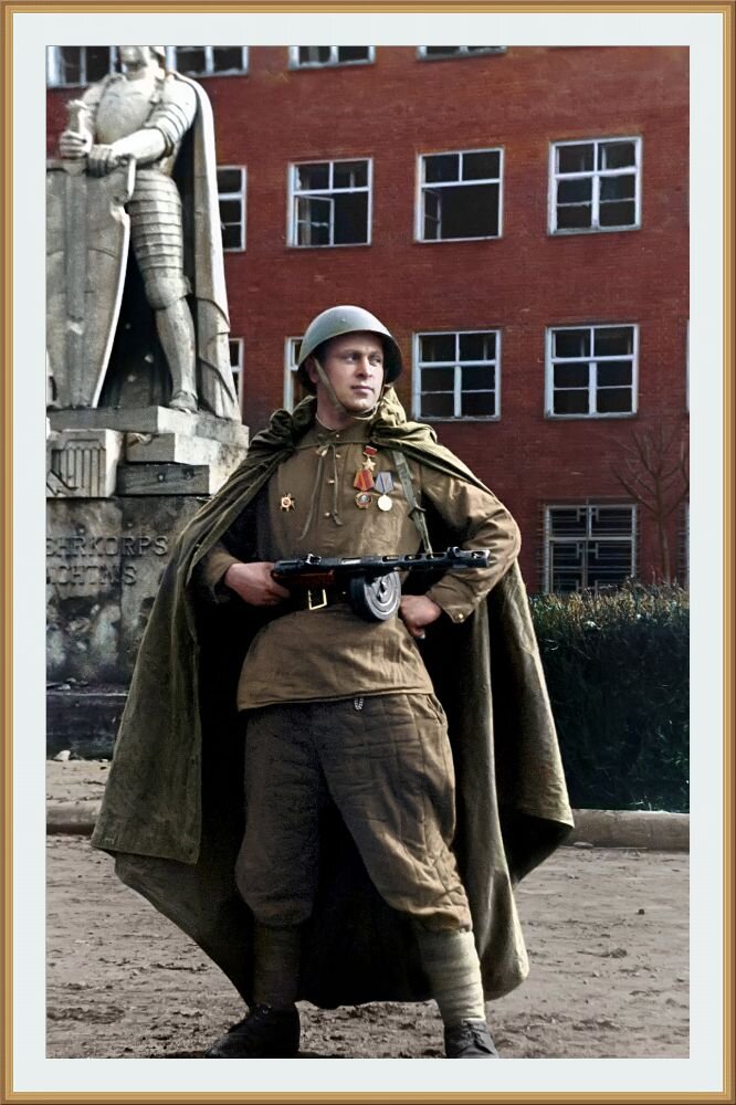       . .  / :   / Senior Sergeant Hero of the Soviet Union I. I. Gavrish /  Photo by D.Baltermants / /      Klimbim
