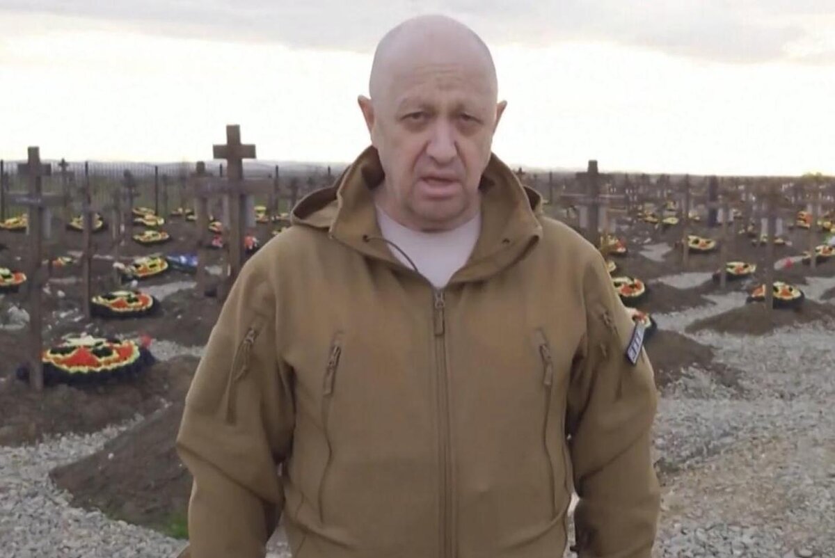 Евгений Пригожин, на кладбище ЧВК Вагнер. К лету, осени численность его войск может достигнуть 100 000 на территории Африки и России