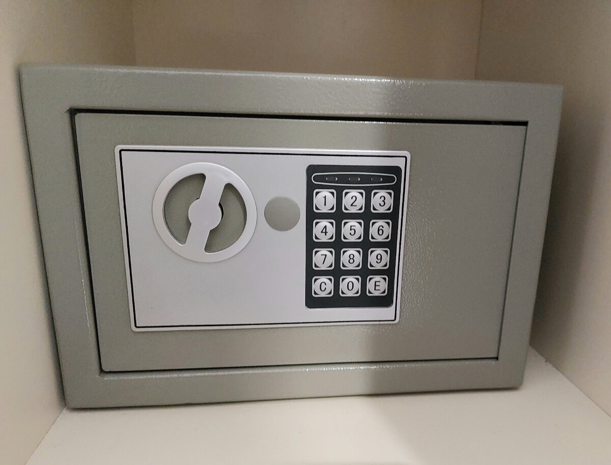 Фото автора Сейф в номере.
