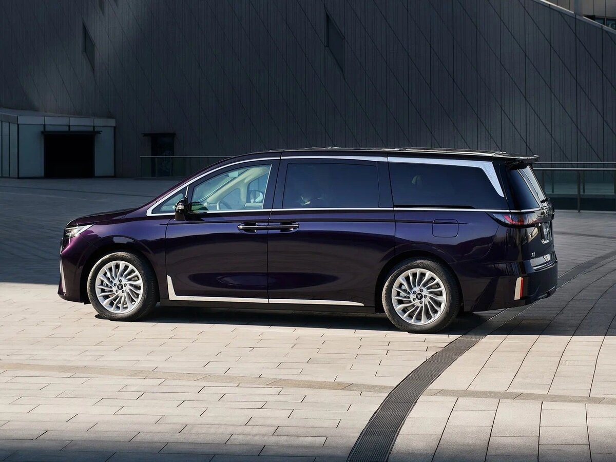     Благодаря внушительным размерам, электромобиль имеет просторный салон