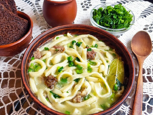 Домашняя лапша для супа — рецепт, который есть во многих кухнях.