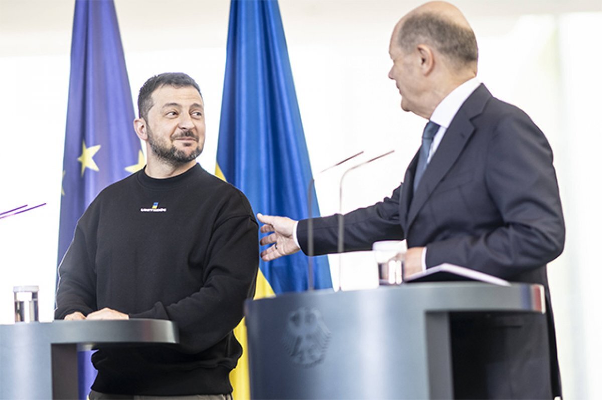    Канцлер Олаф Шольц говорил о готовности поддерживать Украину столько, сколько потребуется, и не проявлял ни малейшего интереса к вопросу прекращения конфликта.