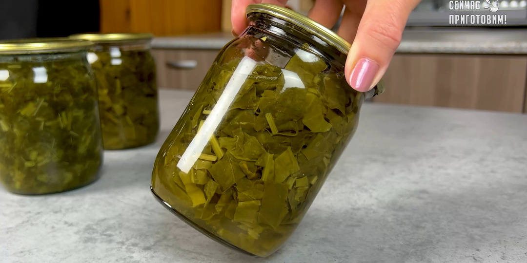 Три лучших способа заготовки щавеля на зиму без соли и стерилизации (банки храню в шкафу на кухне)