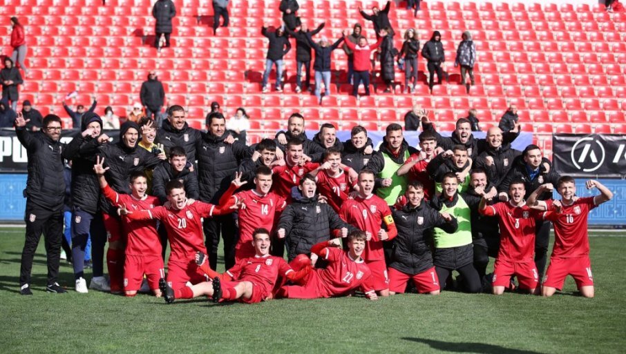 Сборная Сербии по футболу в возрасте до 17 лет. Фото: газета "Вечерне новости".