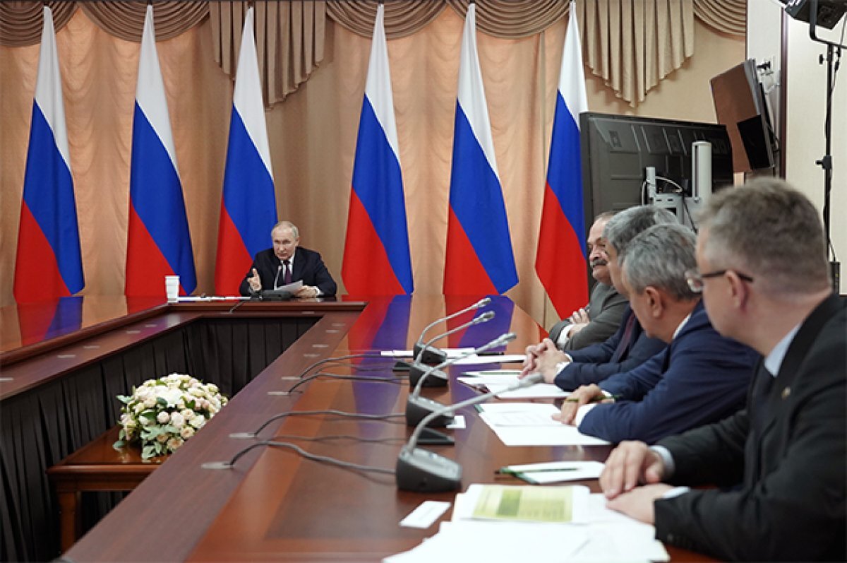    19 мая 2023. Президент РФ Владимир Путин проводит заседание Совета по межнациональным отношениям.