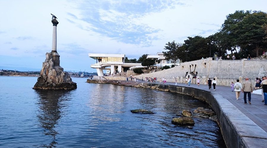 Памятник затопленным кораблям в Севастополе // Фото: Туристический портал Республики Крым, Кристина Безумнова