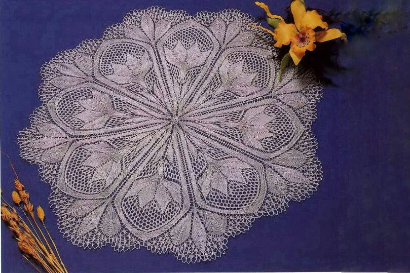 Красивая большая салфетка спицами