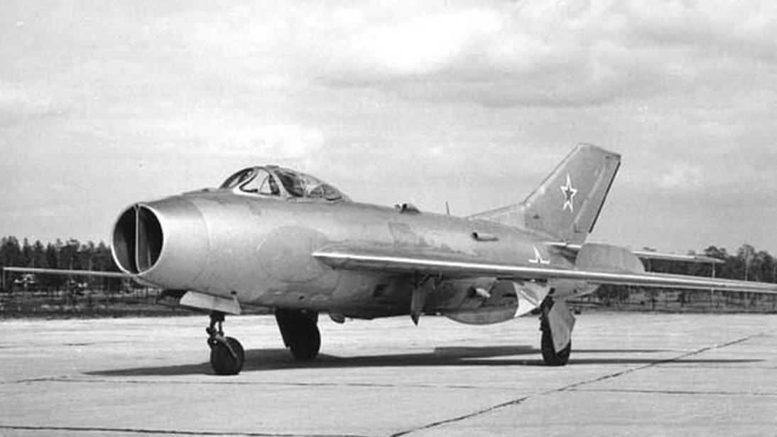 19 мая 1998 самолет. Самолет миг-19. Миг-19 истребитель. Mig 19.