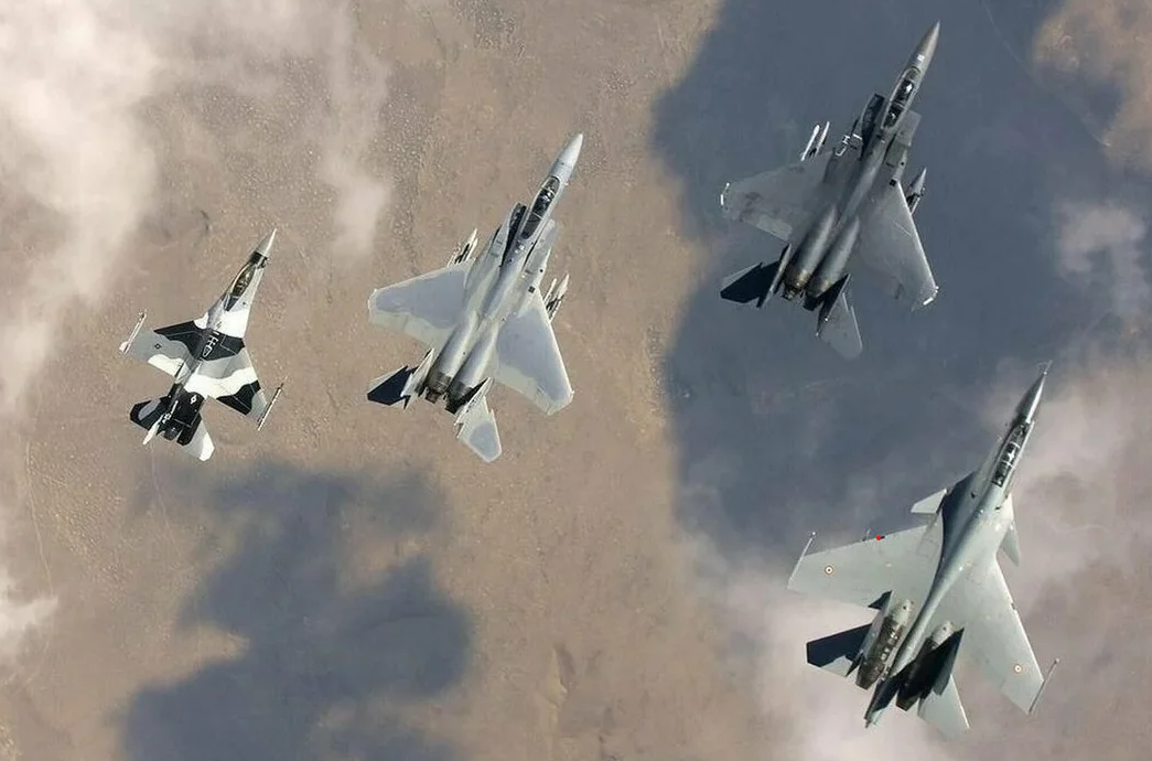 F15 и f16. Самолёт f - 15 и f 16. Falcon f16 vs Су. F-15 С ПГО.