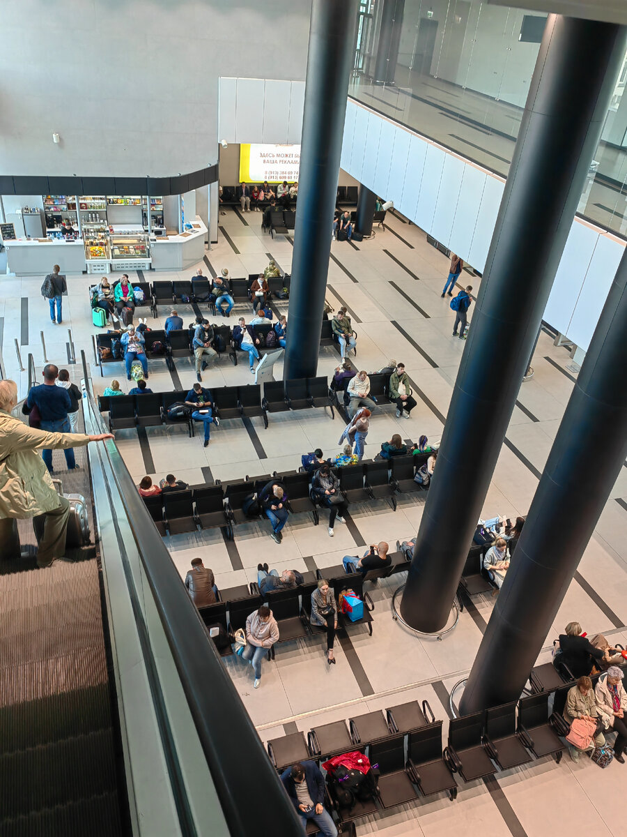 Просторно, сидячих мест много