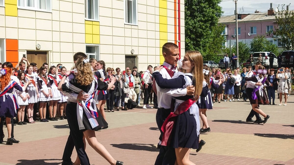     5672 одиннадцатиклассника выпускаются из школ Нижнего Новгорода в этом году. Данные привел мэр Юрий Шалабаев на своей странице в соцсети.