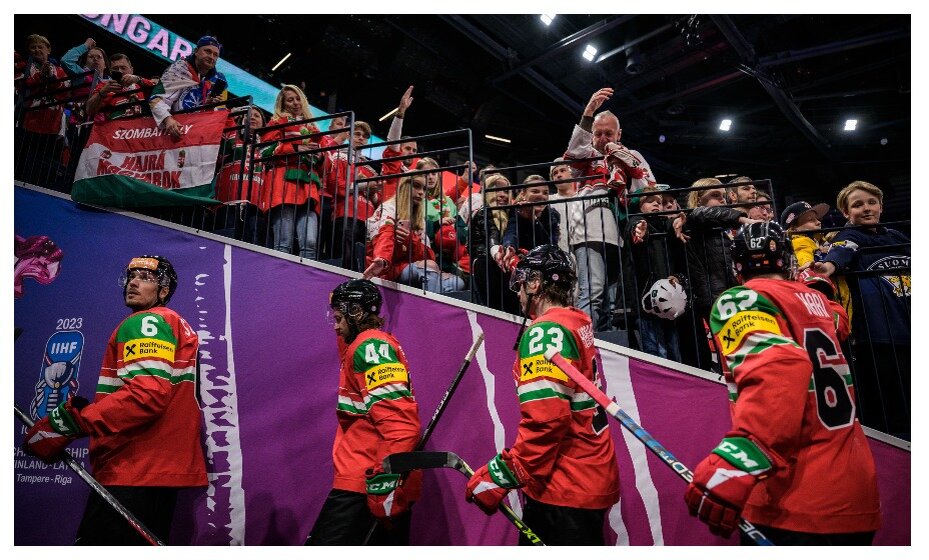    Один из болельщиков сборной Венгрии напомнил организаторам ЧМ-2023 о существовании России. Фото: Global Look Press