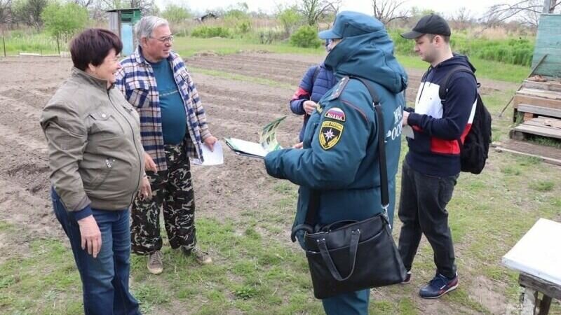     В Хабаровском крае сотрудники МЧС России совместно с представителями муниципалитетов продолжают проводить рейды по профилактике и предотвращению пожаров.