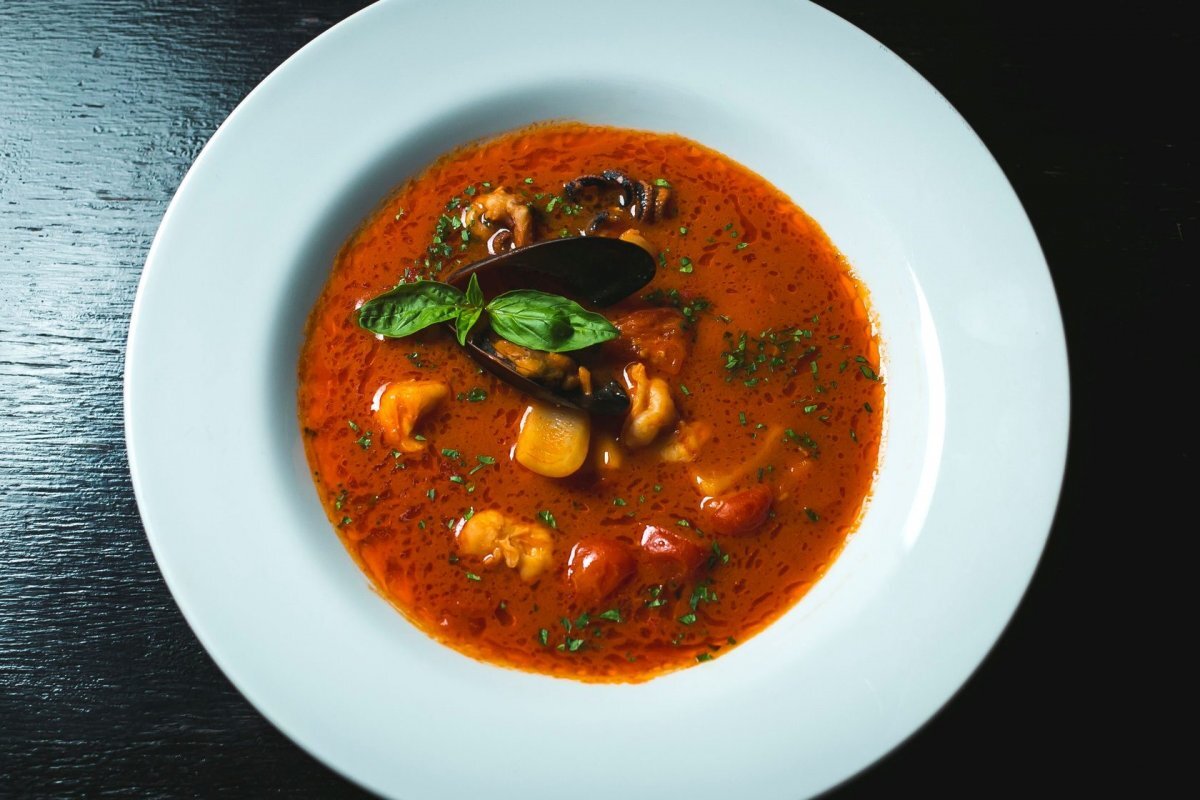 том ям в тайланде. томатный гаспачо с креветками. томатный суп с креветками. суп чиопино. суп джуму.