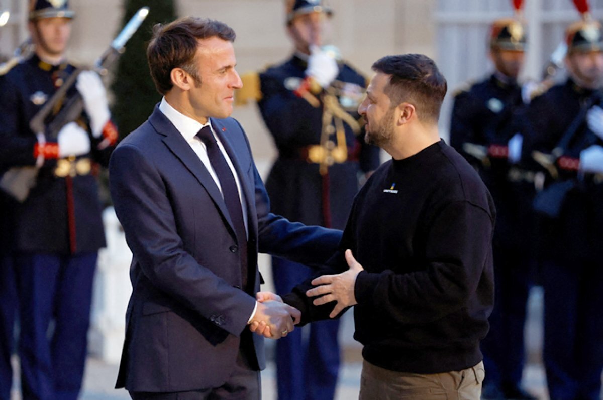 макрон в париже. франция эммануэль макрон. макрон выборы во франции 2022. макрон на параде вчера. макрон 2024.