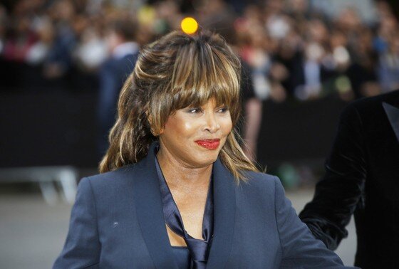    Американская и швейцарская певица, автор песен, актриса и танцовщица Тина Тернер