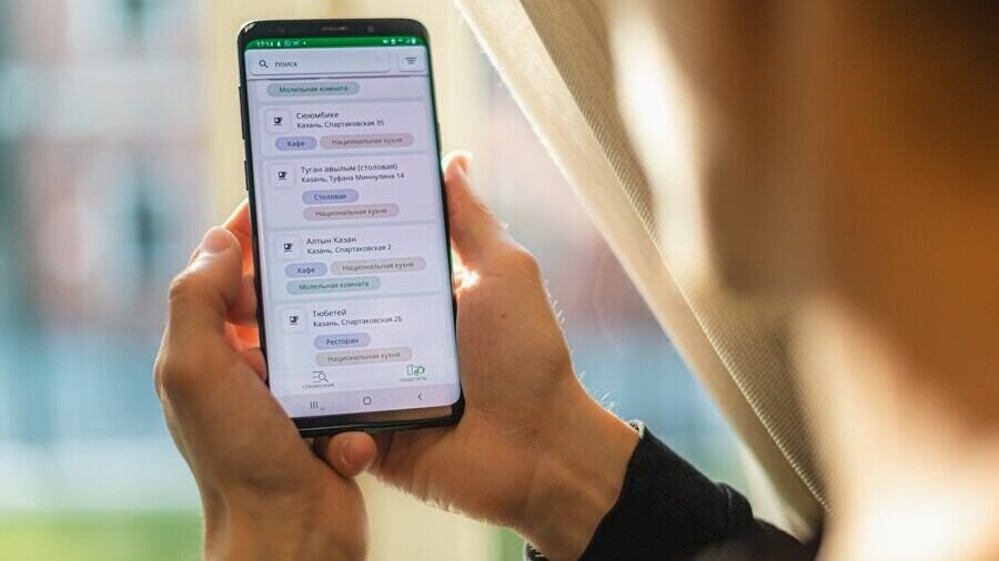     В комитете по стандарту халяль ДУМ Татарстана создали мобильное приложение ProHalal. Там собрана информация о местах халяльного общественного питания, халяльных и харамных ингредиентах и пищевых добавках. Об этом сообщила пресс-служба организации.