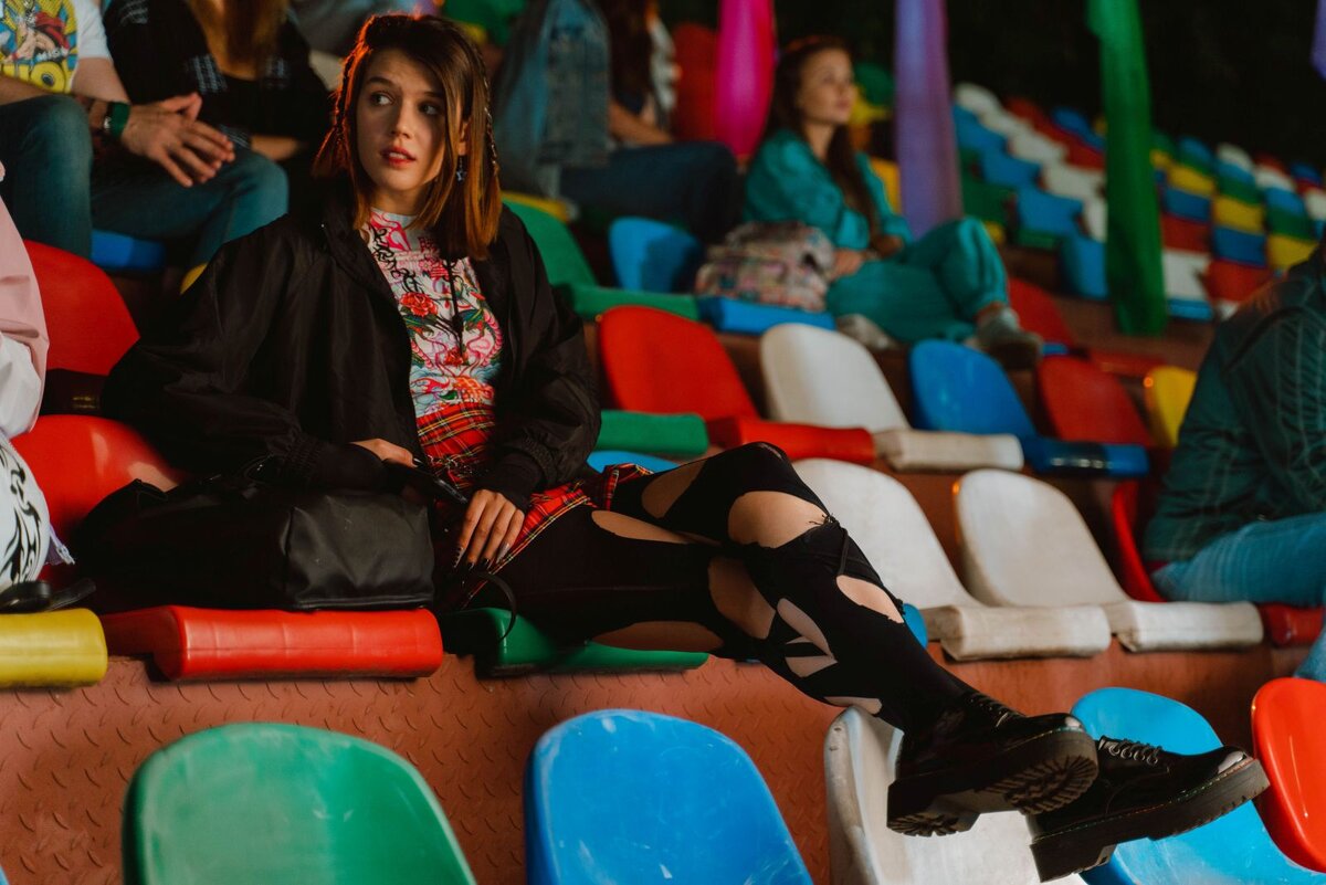 MoreTV. 2022 год. 8 серий по 20 минут. 

КиноПоиск: 8.1. KinoOrel - 55/100

Драма, комедия. 

Режиссёр: Александр Цой.

В ролях: Никита Волков, Виталий Андреев, Анастасия Крылова, Тимофей Елецкий, Владимир Гарцунов, Святослав Рогожан, Мила Ершова, Алёна Швиденкова, Глеб Калюжный, Вильма Кутавичюте, Александр Лыков. 

  

