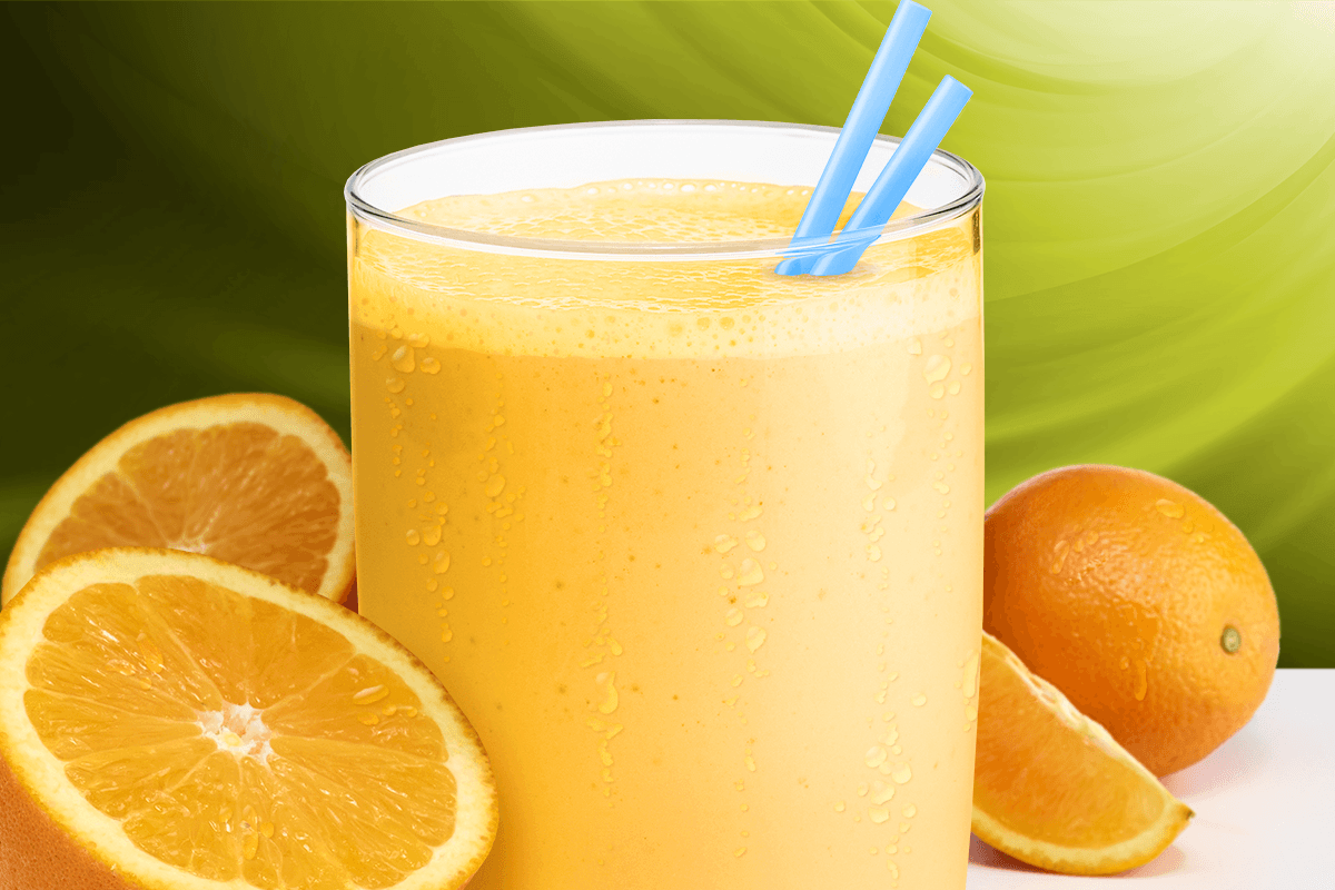 Смузи из апельсинового сока и ванильного йогурта