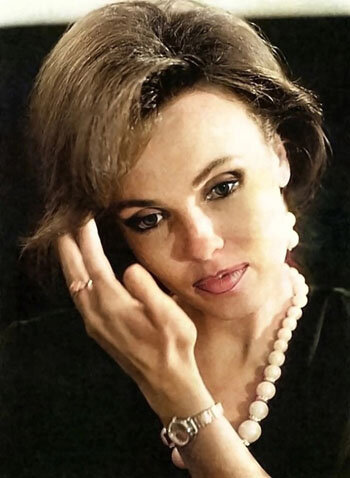 Облака фильм 2020. Песня оставь девушку. Песня про любовь текст. Тексты песен. Текст песни я тебя зацелую фабрика.