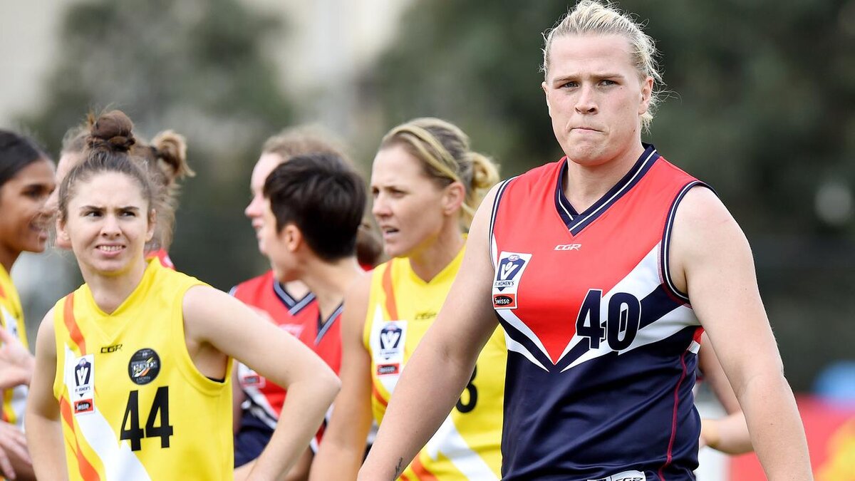 Байден закрывает финансирование колледжей, которые запрещают транс-девушкам играть в женских спортивных командах