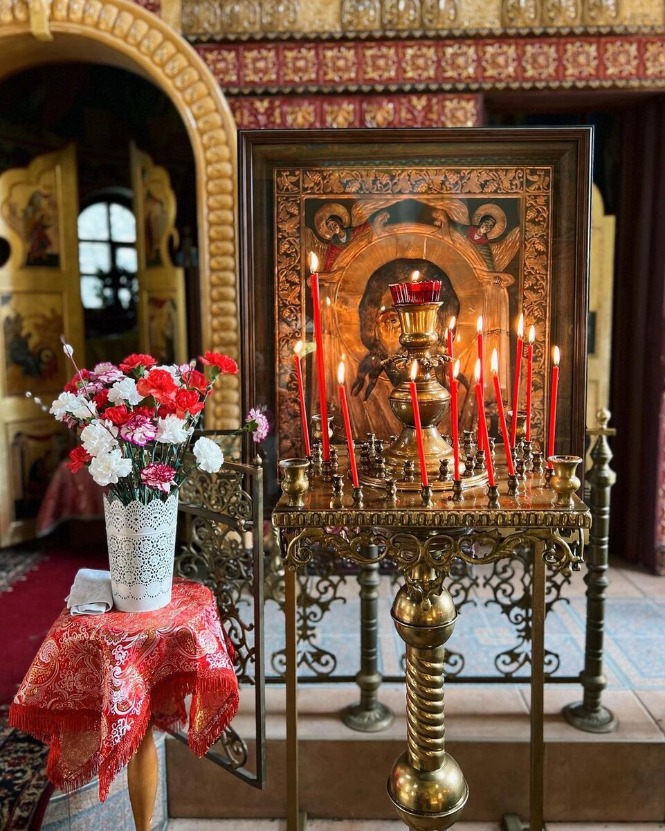 Праздничные фото звезд на Пасху в 2023 году