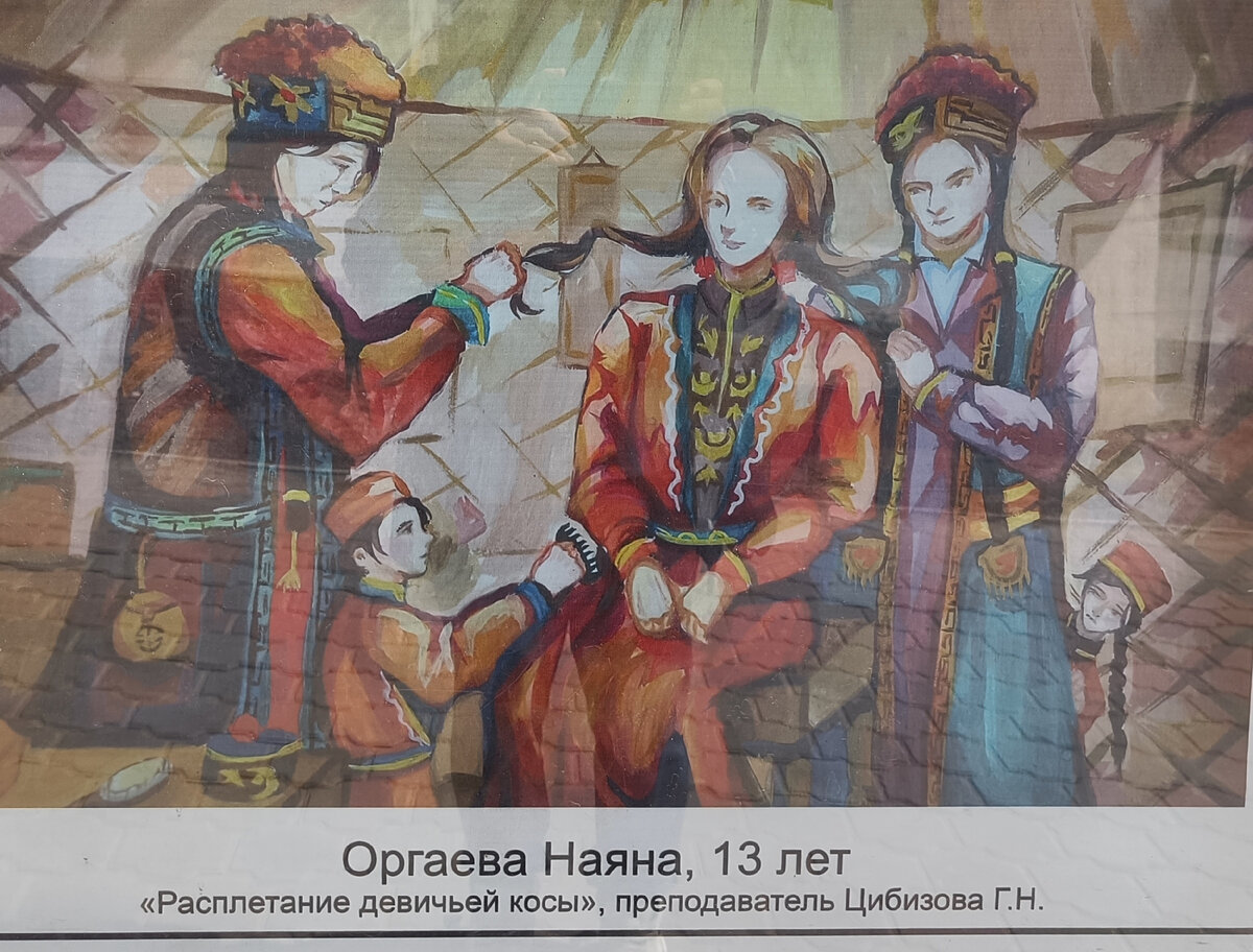 Фотография автора. Выставка детских рисунков в Элисте 