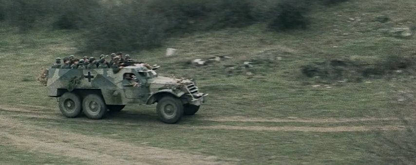 Советский БТР-152 в качестве немецкого Sd.Kfz.251 в фильме "Мерседес уходит от погони" (1980 г.)