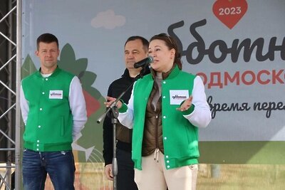    Заместитель председателя правительства - министр инвестиций, промышленности и науки Московской области, Екатерина Зиновьева присоединилась сегодня к проведению субботника в Ольгинском лесопарке в Балашихе ©телеграм-канал Екатерины Зиновьевой