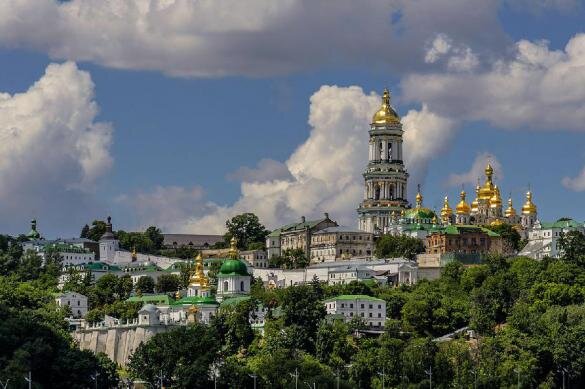 На Украине участились нападки на православные храмы, священников.