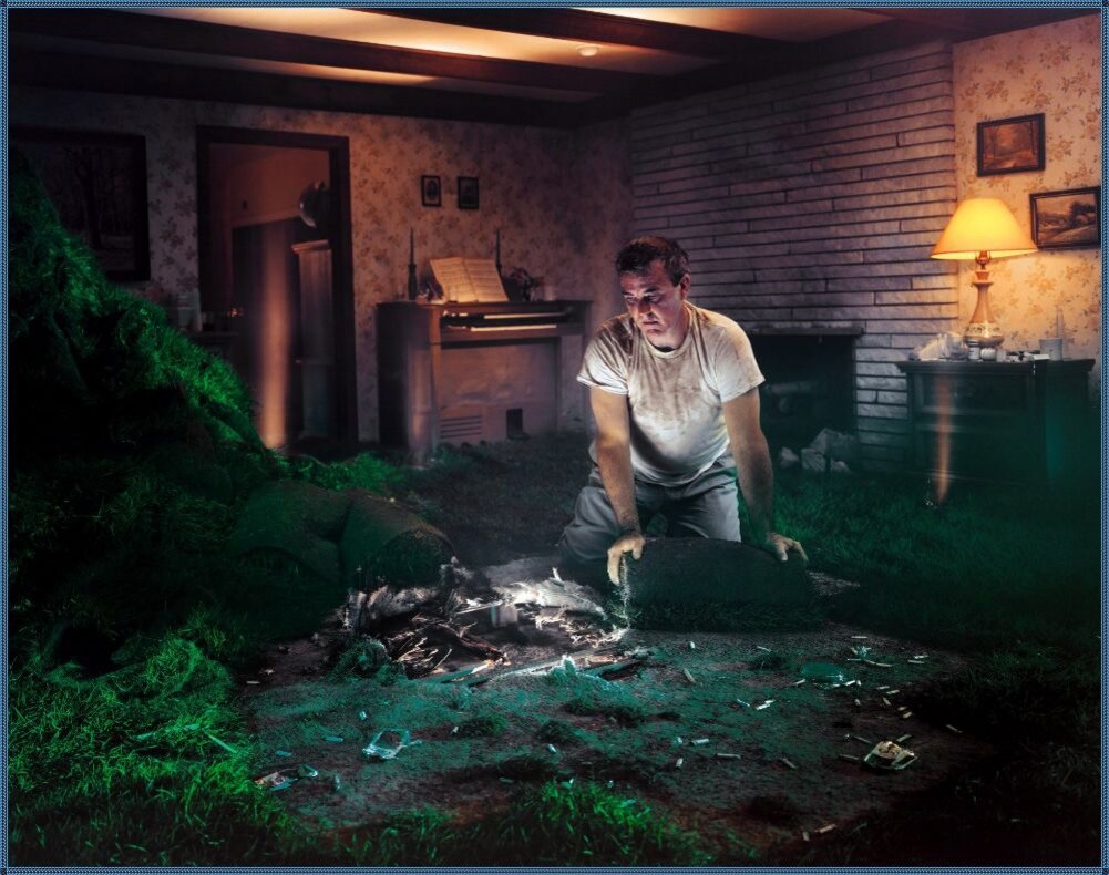 ОН НЕ КРЮГЕР ФРЕДДИ, ОН КРЮДССОН ГРЕГОРИ, АМЕРИКАНСКИЙ ФОТОГРАФ, ХОТЯ ...