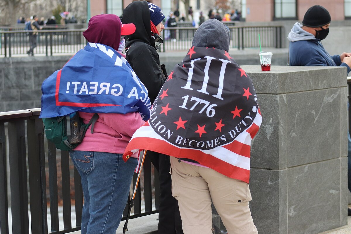 A rights owner. Canadian Jew. От митингов и демонстраций – к цветам и подаркам. 6 January Capitol.