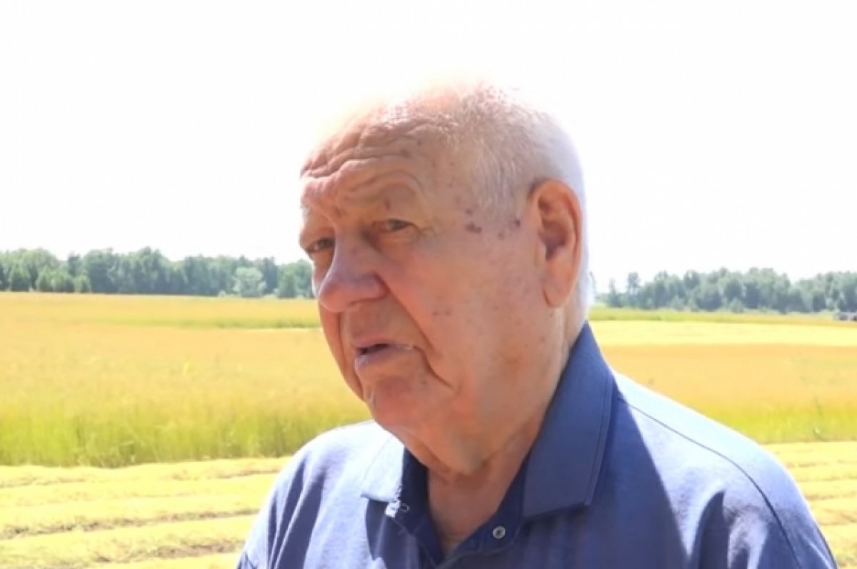    Текстильщик Каленов из Бийска получил золотую звезду Героя труда