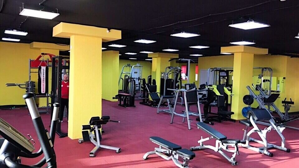     В Тюмени на продажу за 120 миллионов рублей выставили фитнес-клуб. Спортивный центр площадью более 850 квадратных метров находится в Заречном микрорайоне.