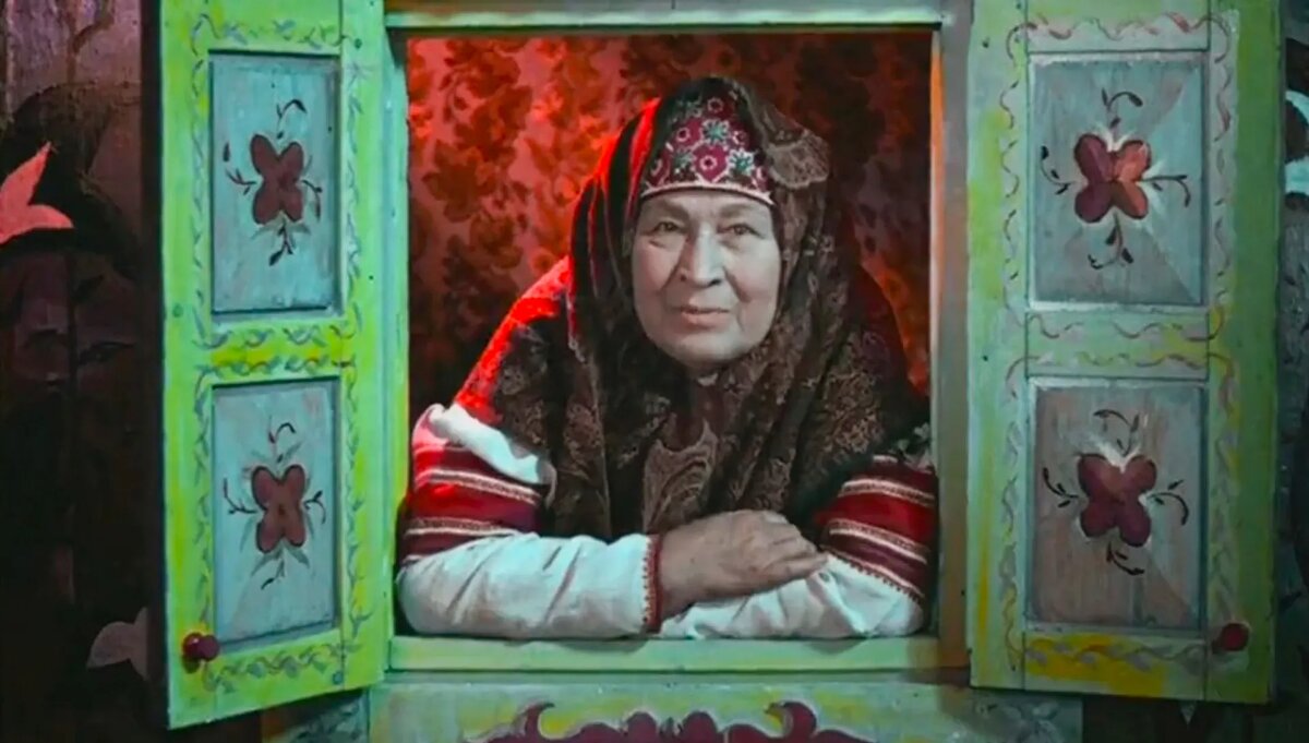 Анастасия Платоновна Зуева в роли Сказительницы