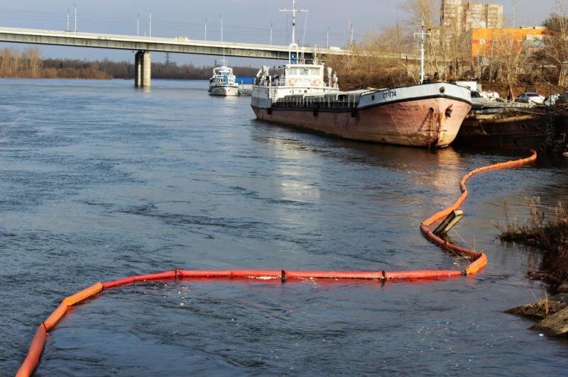 Загородительная линия для предотвращения распространения нефтепродуктов