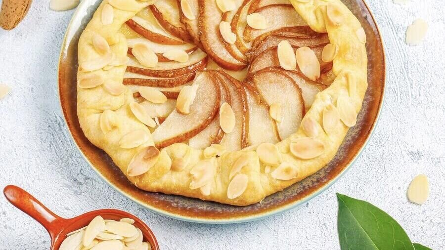    Миндально-грушевая кростата© Фото : azerbaijan_stock