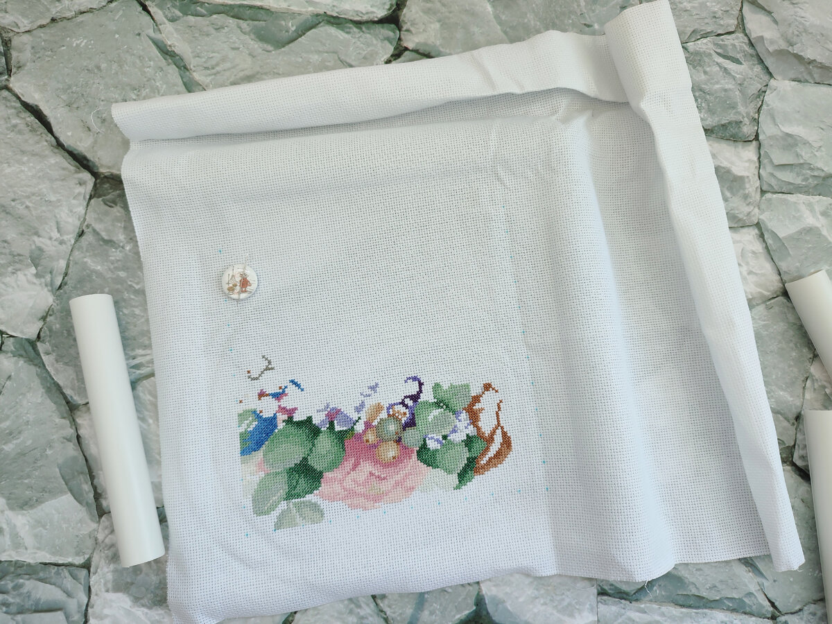 После снятия рамки волны есть на канве. Но они легко при новой натяжке убираются. 