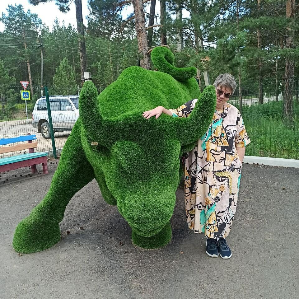 В роли Европы, похищенной быком