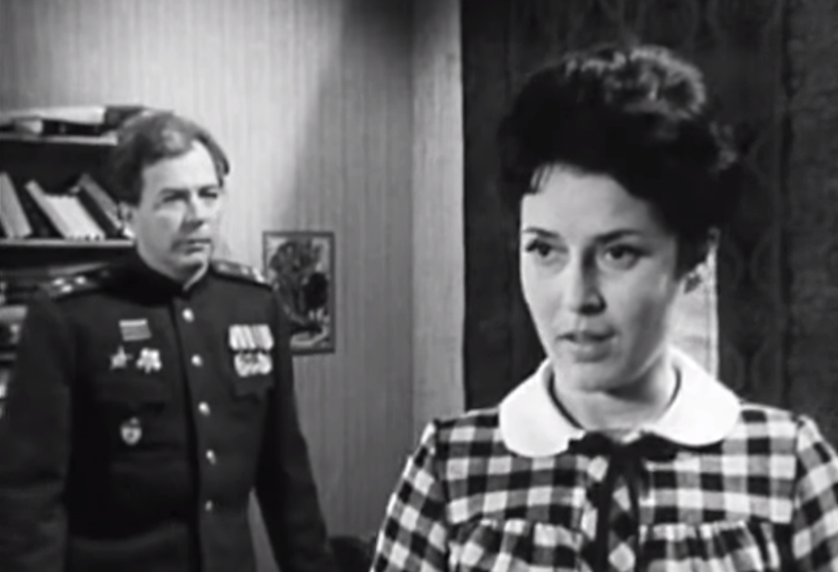 спектакль на пальцах. имени. военная постановка. так и будет спектакль. так и будет спектакль.