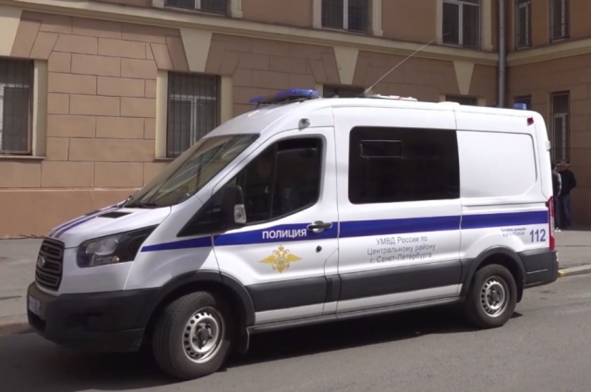    Полицейские задержали трех петербуржцев за сломанный поклонный крест