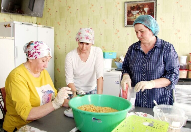    Жительницы Бугурусланского района отправили бойцам спецоперации 600 пакетов сухих супов Кристина Просвиркина