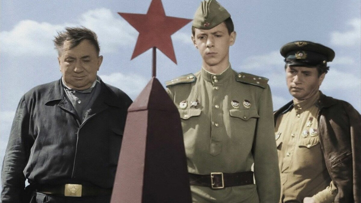     Канун Дня Победы – повод вспомнить о военном кино. Советское наследие – трогает ли оно душу молодого зрителя в 2023 году? Есть ли среди современных фильмов о Великой Отечественной войне, вызывающих массу споров, достойные ленты?