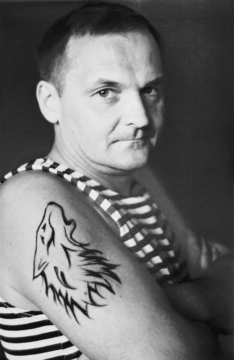 Лёня с татуировкой волка. Фото из личного архива Леонида Корина