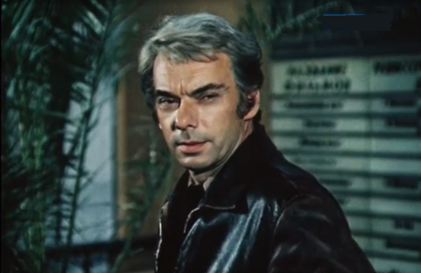 Гущин (Алексей Баталов), кадр из фильма "Поздняя встреча" (1978)