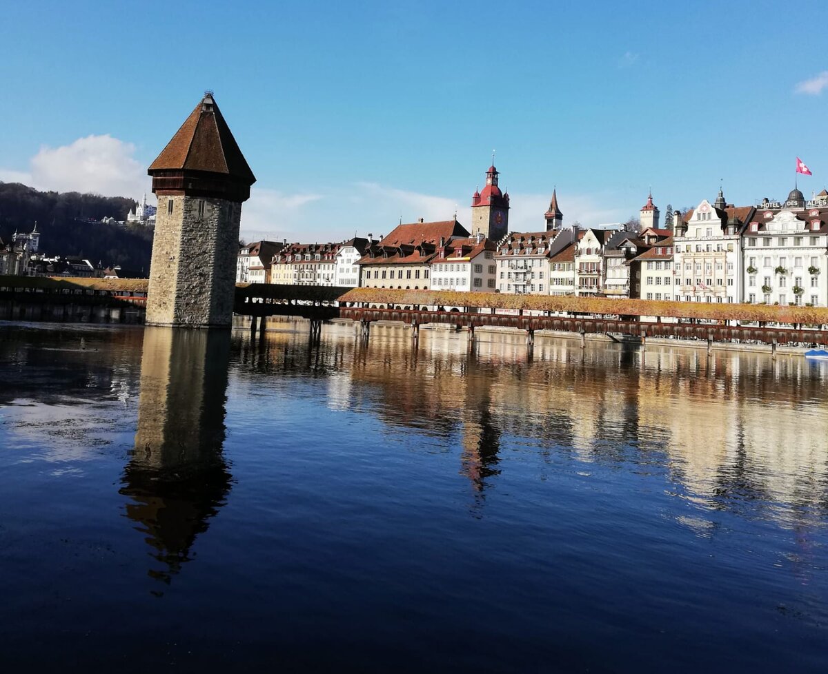 САМЫЙ СТАРЫЙ КРЫТЫЙ МОСТ В ЕВРОПЕ. KAPELLBRUCKE. ЛЮЦЕРН. ШВЕЙЦАРИЯ