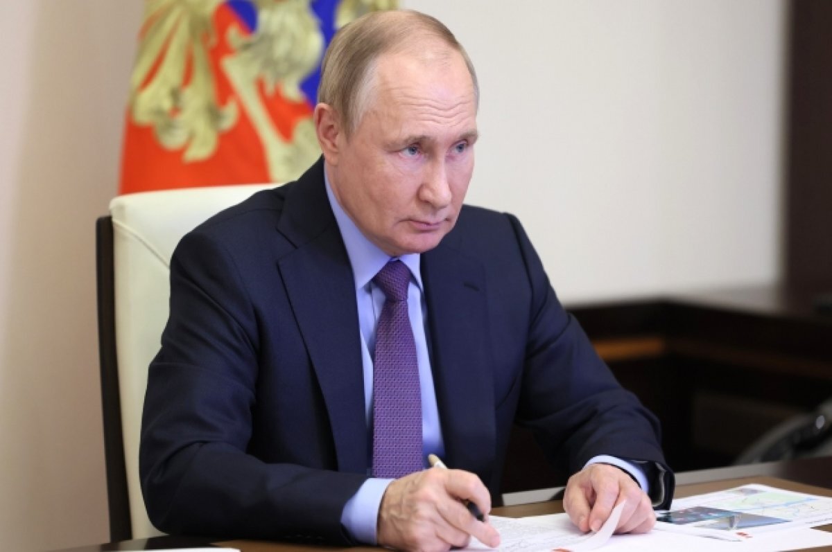    Владимир Путин поздравил Евгения Куйвашева и всех свердловчан с Днем Победы