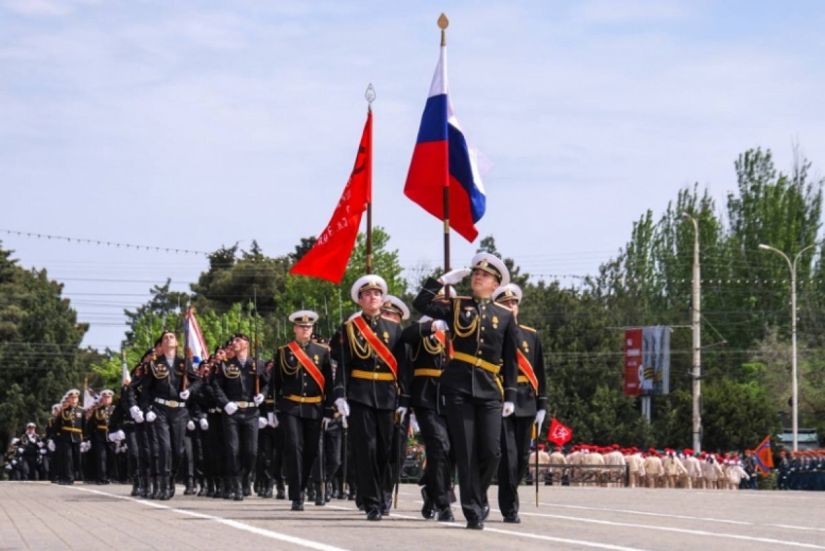    Военный парад в честь Дня Победы прошел в Каспийске